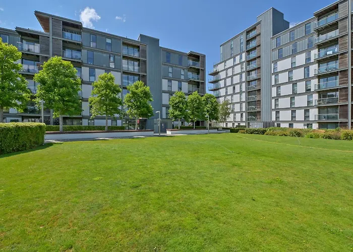 The Vizion Serviced Apartments From Pincott Properties - Free Parking, Private Balcony, And Wifi