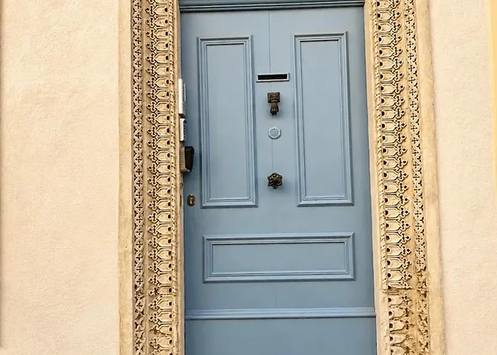 Holiday In Arles: Appartement De L'Amphitheatre
