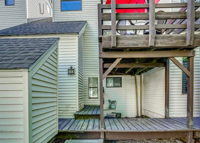 Unique Thornton Townhome: Swim, Ski, & Hike!