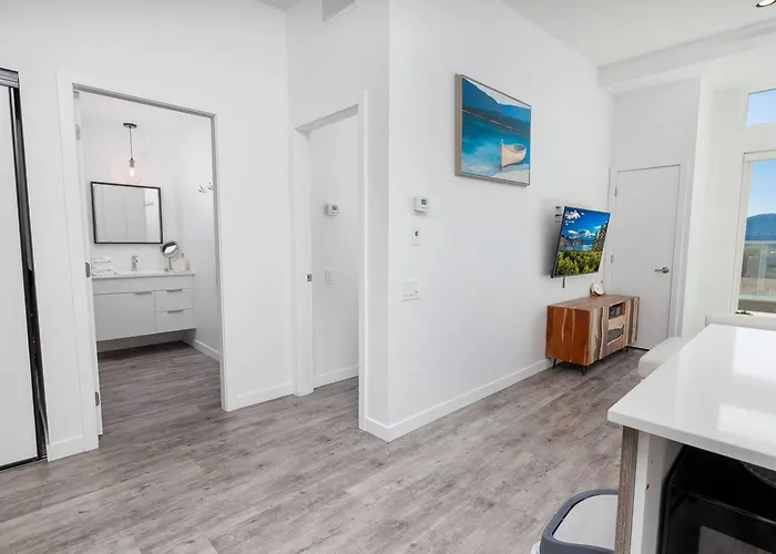 180 Mt View Huge Balcony 2Br 3Beds 2Bath 2Parkings Penthouse