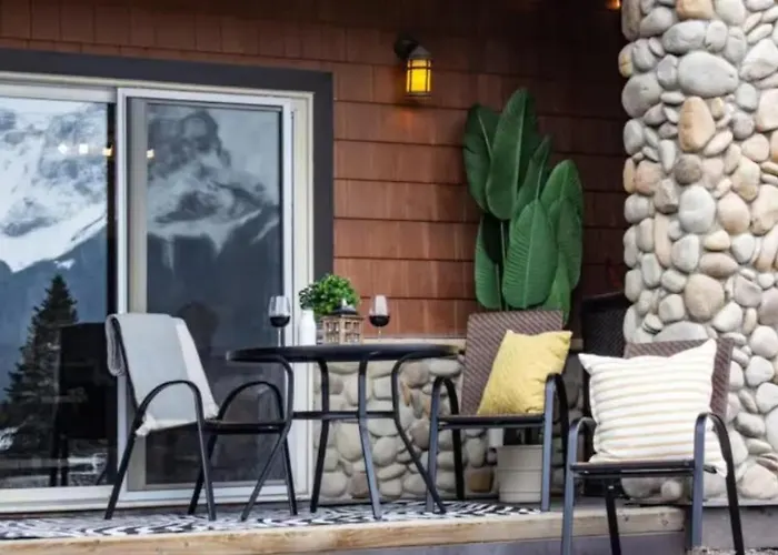 Mountain Haven Retreat, Pool & Hot Tub, Ug Parking, Fitness Centre, Wifi!