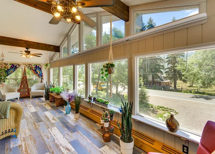 Remodeled Lake Cabin, Stunning Mtn View, New Patio