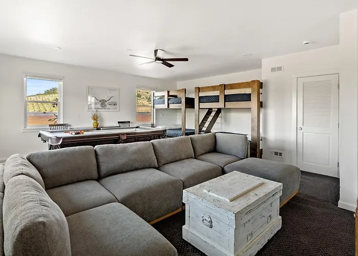 Paso Wine Country Farmhouse With Pool, Spa, Game Room