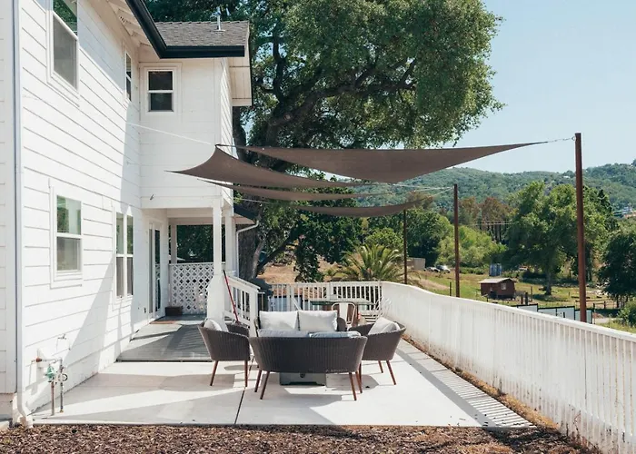 Paso Wine Country Farmhouse With Pool, Spa, Game Room