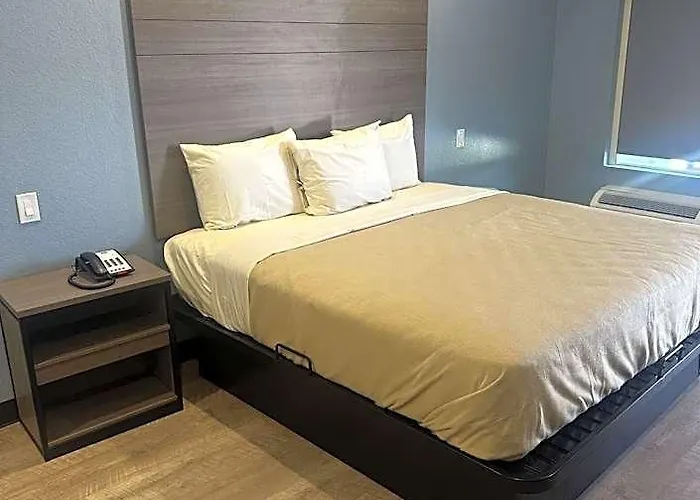 M&M Inn And Suites