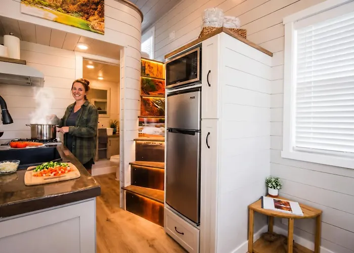 Tiny Home With Private Hot Tub, Zion Adventure Base