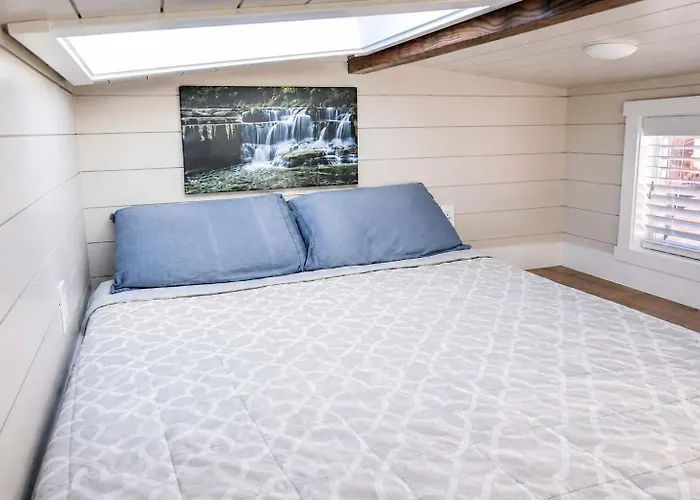 Tiny Home With Private Hot Tub, Zion Adventure Base