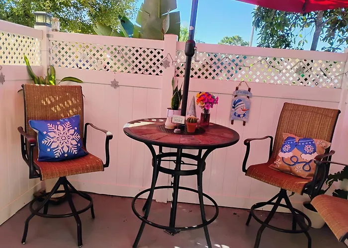La Maison De Lorbu Private Apt Breakfast