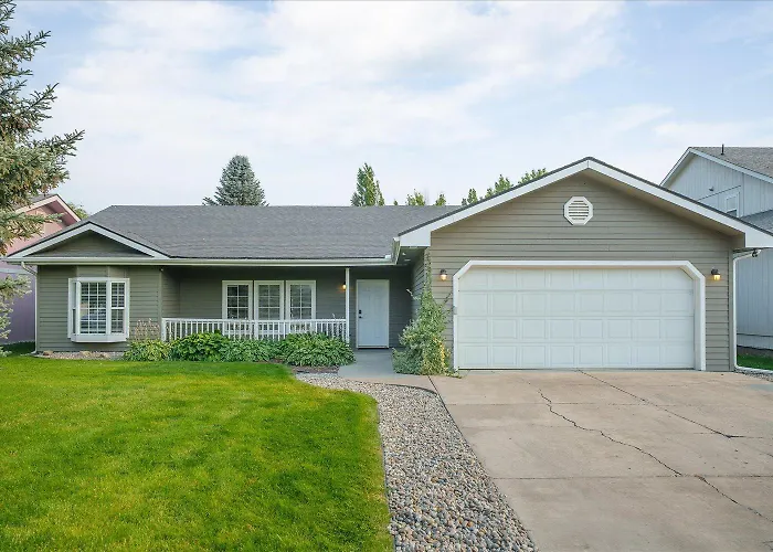 Updated Rancher Near Shopping & Restaurants