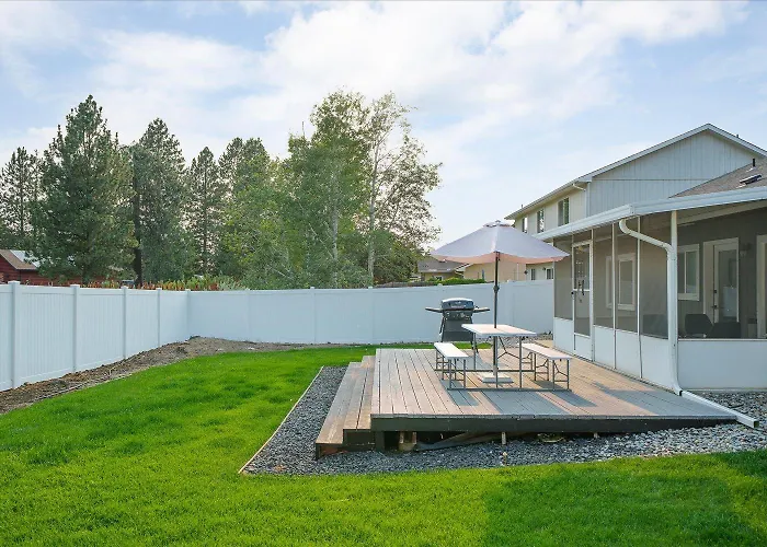 Updated Rancher Near Shopping & Restaurants