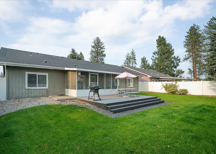 Updated Rancher Near Shopping & Restaurants