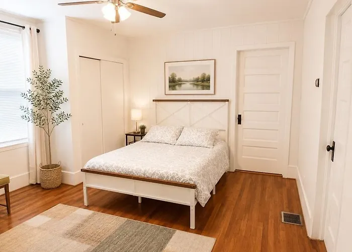 Thomaston Getaway Sleeps 10 Family Friendly Retreat Near Downtown Wedding Venues