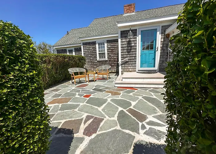 Charming Cape Cottage—Ocean Views Private Beach