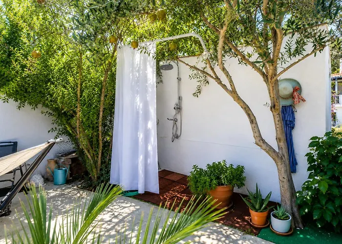 Little Villa - Walk To The Beach