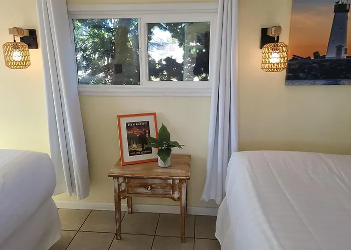 Sunny Cove Motel