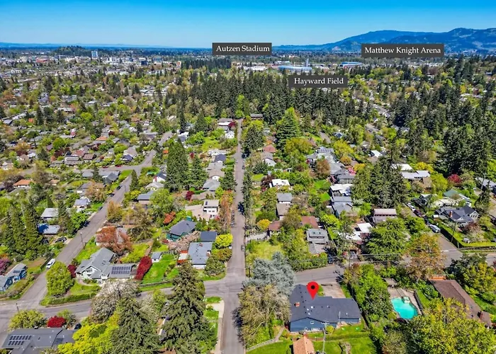 Zen Garden Retreat 2Queen 2Full Sized Beds Near Uo Fast Wi-Fi Sunset Views