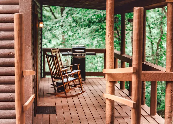 Romantic Cabin King Bed 12-Acre Getaway