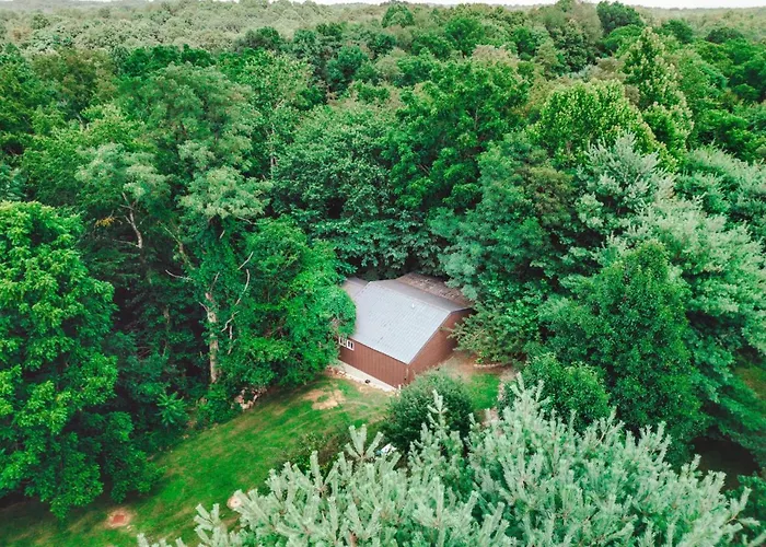 Romantic Cabin King Bed 12-Acre Getaway