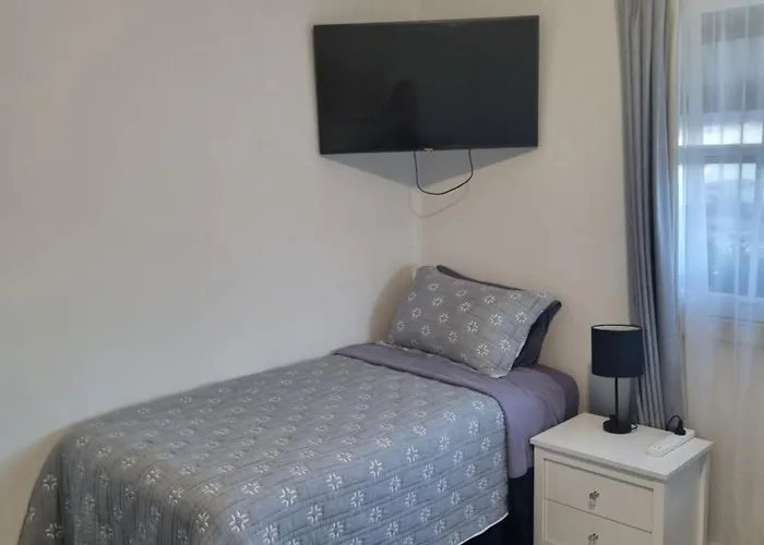 Hostel & Homestay - For Foreign Backpackers 21-36 Yrs
