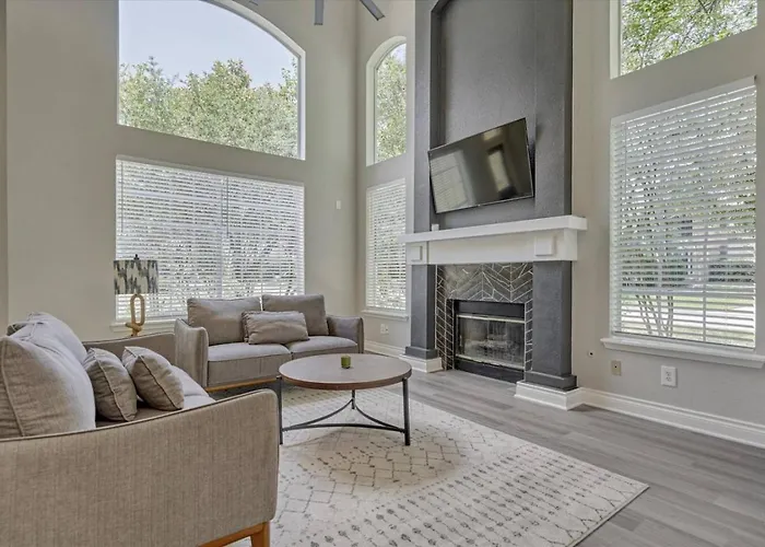 Woodlands Contemporary 4Br3Bath With Heated Pool And Spa