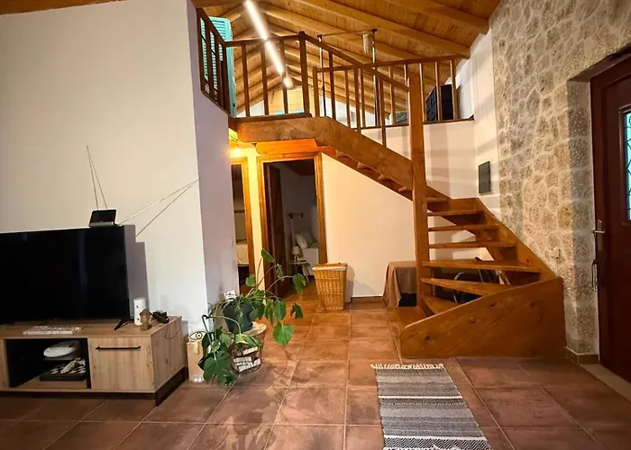 Villa With Pool In Pelekas Near The Beach