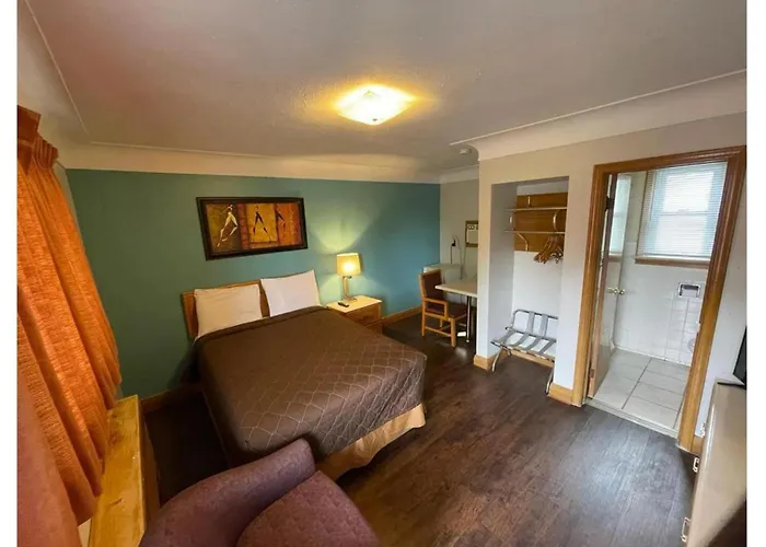 Queen'S Motel Blenheim Near Lake Erie On