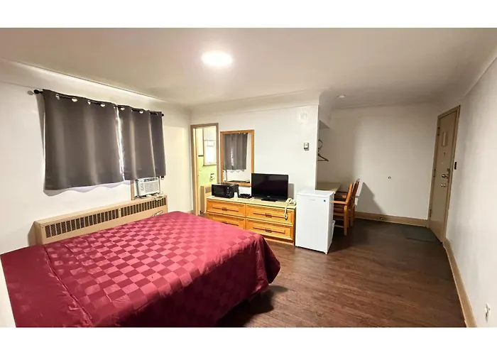 Queen'S Motel Blenheim Near Lake Erie On