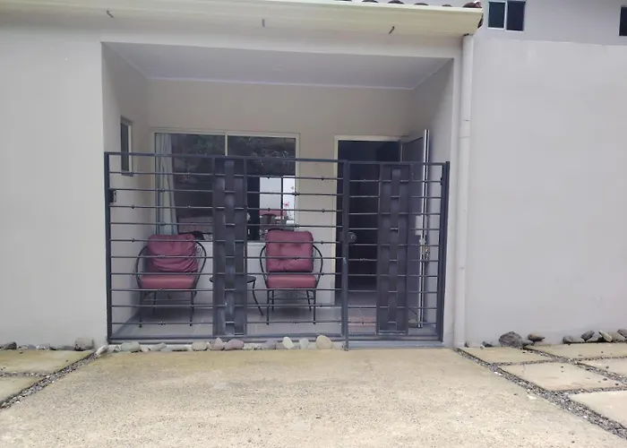 Casa Mariposa Punta Leona A 500 Metros De La Playa Alquiler De La Casa Entera O Dos Apartamentos Abajo Con Cocina Y Jacuzzi O 2 Cuartos Con Banos Privados En La Planta Alta Para 1 A 22 Personas Full Equipada