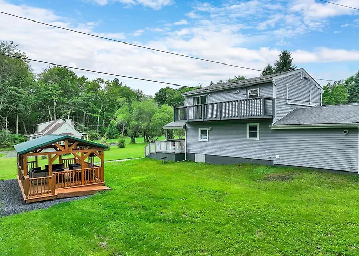 Log Cabin And Guest House Sleeps 18 2 Game Rooms