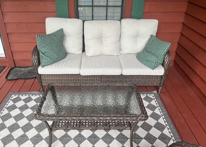 Cozy Dillard Cabin W/ Mountain Views & Pool Access