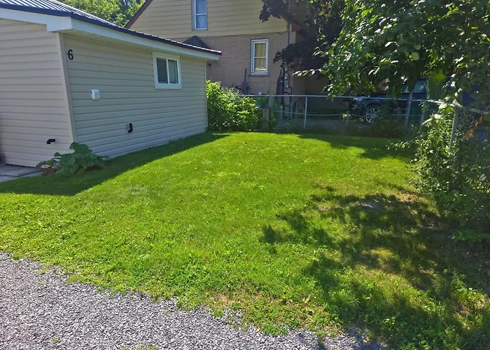 Cozy Home On A Quiet Street Minutes To Dt Kingston