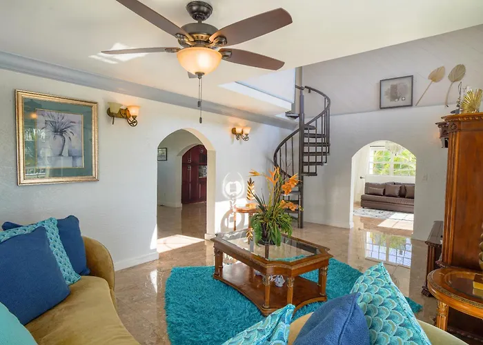 Tropical Paradise, Pool, Beaches & 360 Views