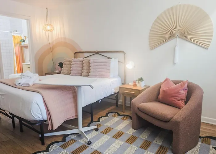 The Rainbow Room - Studio Apt