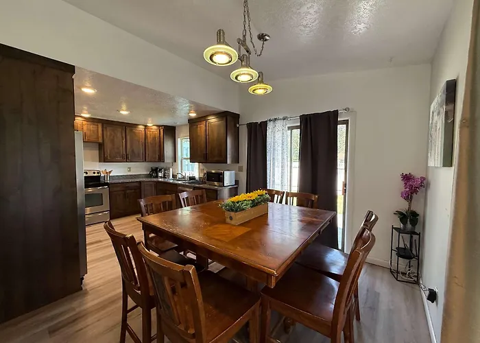 Unique Home Near Temple And Parks Great For Families