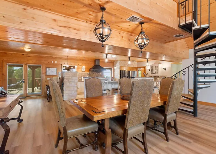 Camp David Retreat - Pool, Pickleball & Views