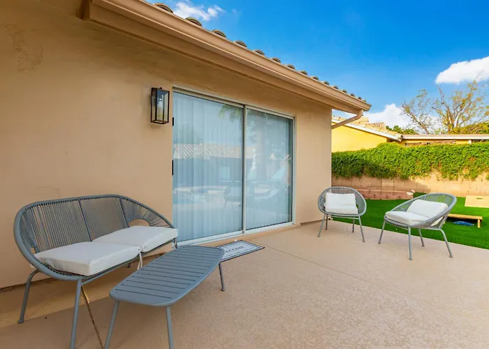 Sunny Serenity: Mesa Masterpiece