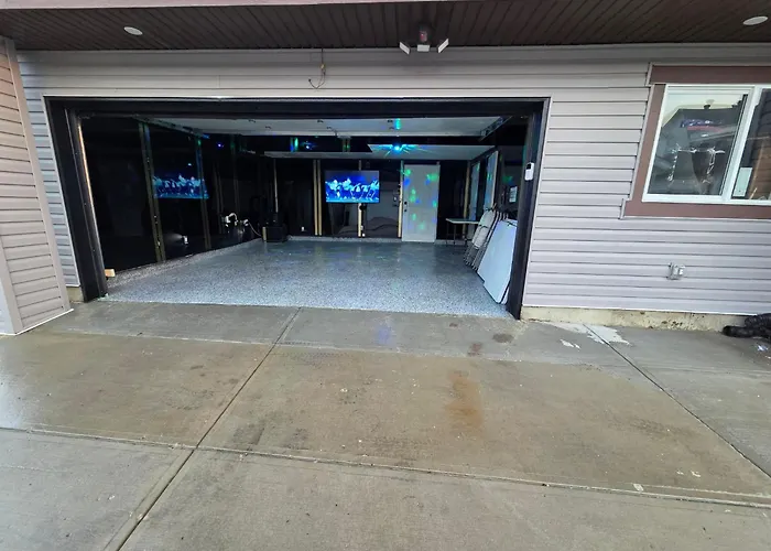 Modern Family Home With Guest Heat Garage, Pet-Friendly!- No Basement