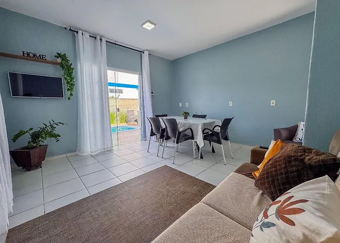Casa c/ piscina e churrasqueira para até 6 pessoas