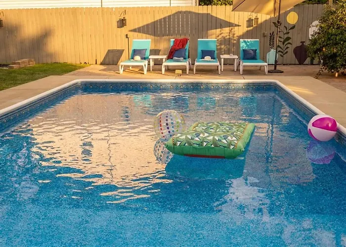 Central Location Hot Tub Heated Pool Digital Game Table
