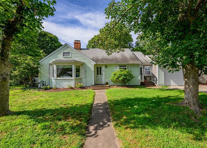 Family Pet-Friendly Cape Escape Near Beach