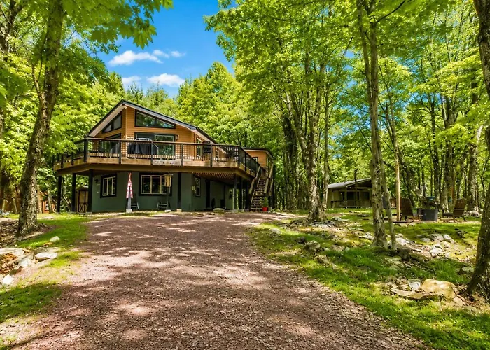 Lakeview Escape With Hot Tub, Lake, & Ski