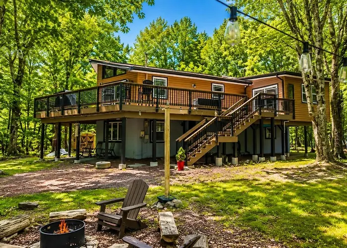 Lakeview Escape With Hot Tub, Lake, & Ski