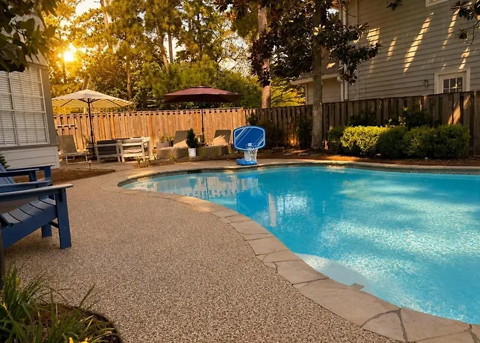 The Woodlands Gem W Heated Pool+Spa, Mini Golf, Ping Pong, Grill, Ev Charging, Baby Crib