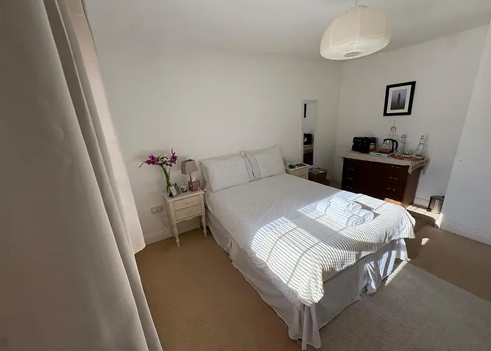 Peaceful Spacious Double Room In Warm Friendly Home