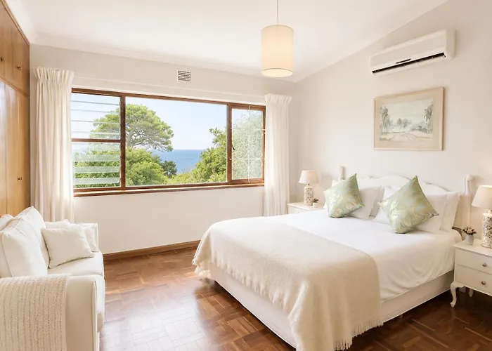 Camps Bay Family Home With Sea View And Big Garden, Pets Welcome