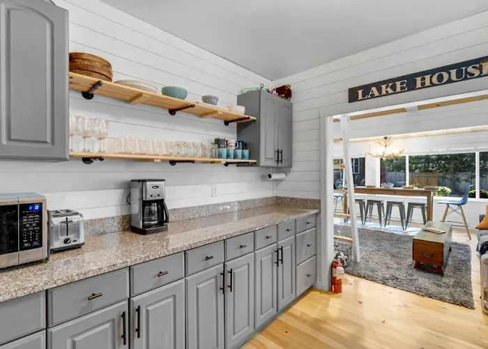Lake Winnipesaukee Cottage, Beach, Paddleboards