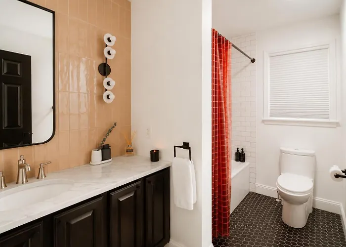 Hot Tub, Fire Pit, Theater, Games & Ev Sleeps 8