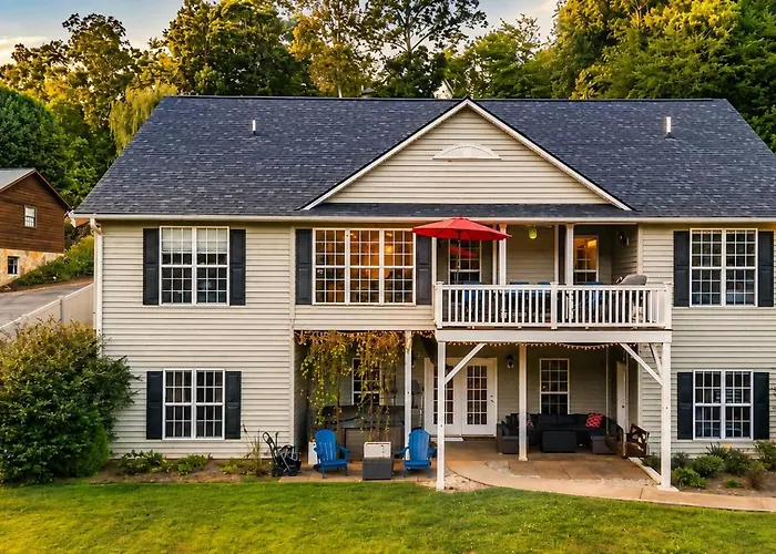 Lkj - Lakefront Home, Hot Tub, Fire Pit, Games And Movie Room!