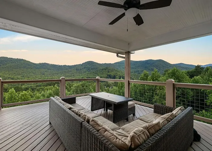 Nine Peaks - Mountain Retreat, Balcony, Hot Tub, And Grill!