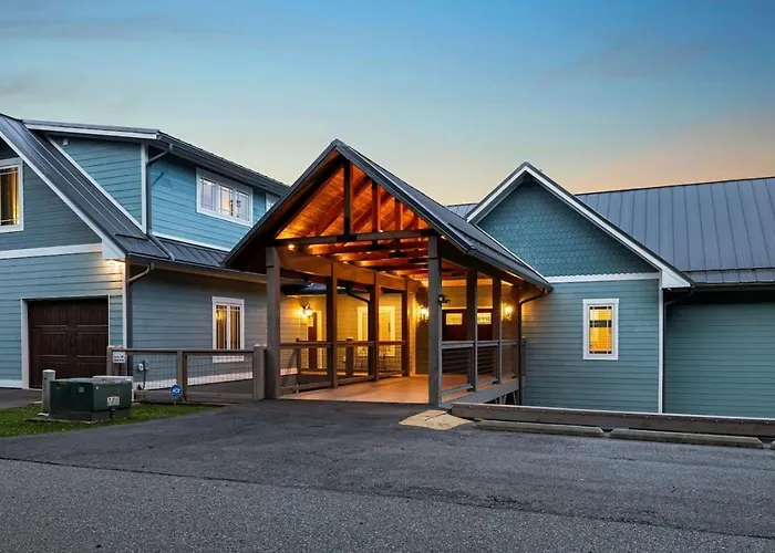 Nine Peaks - Mountain Retreat, Balcony, Hot Tub, And Grill!